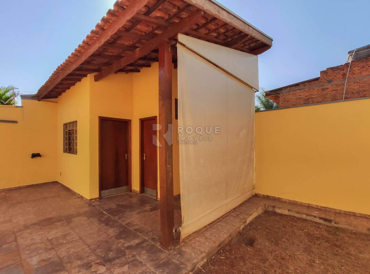 Casa Residencial para aluguel no bairro Vila Claudia: Fundo 