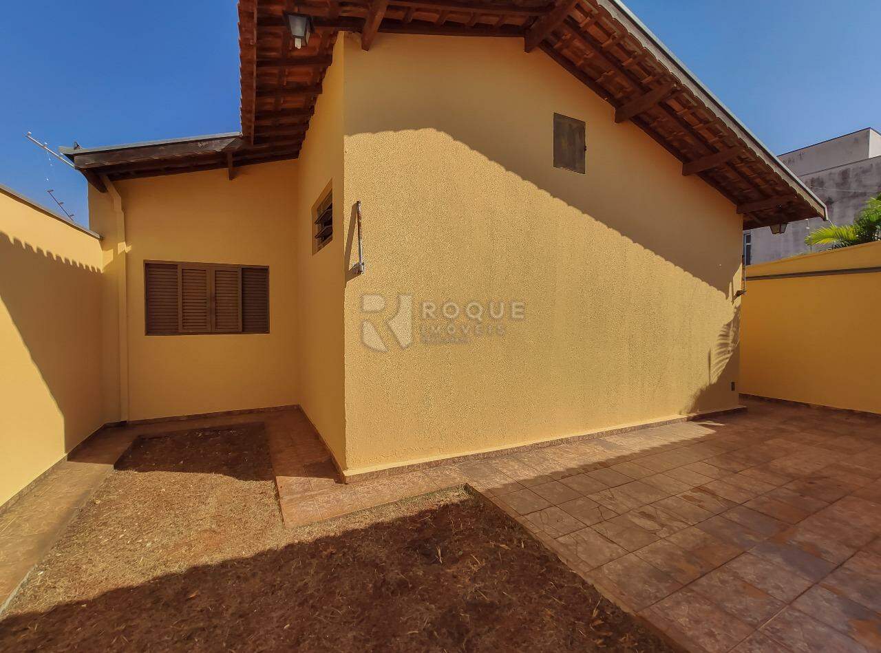 Casa Residencial para aluguel no bairro Vila Claudia: Fundo 