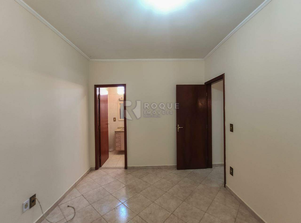 Casa Residencial para aluguel no bairro Vila Claudia: Dormitório 3 suíte