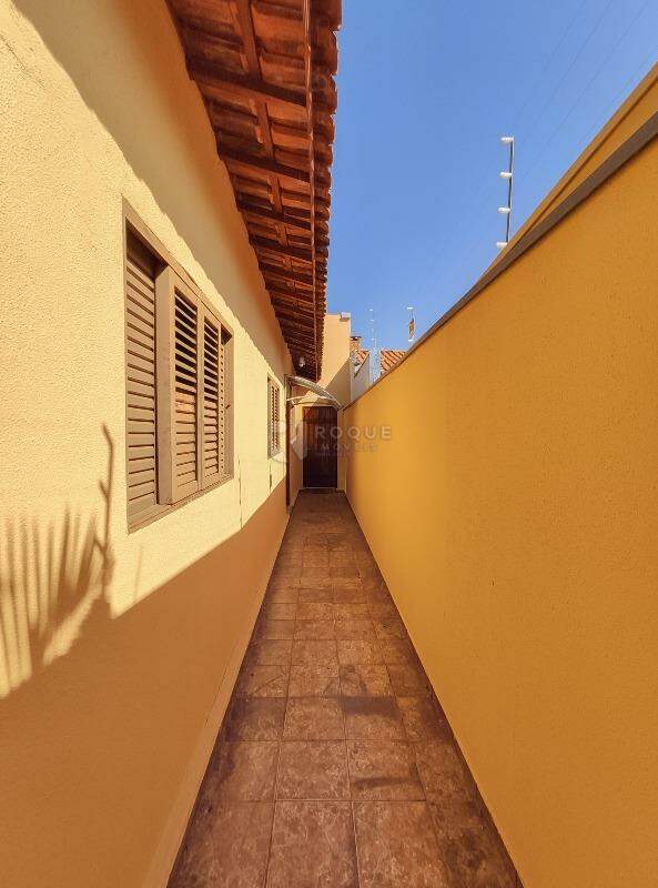 Casa Residencial para aluguel no bairro Vila Claudia: Corredor 