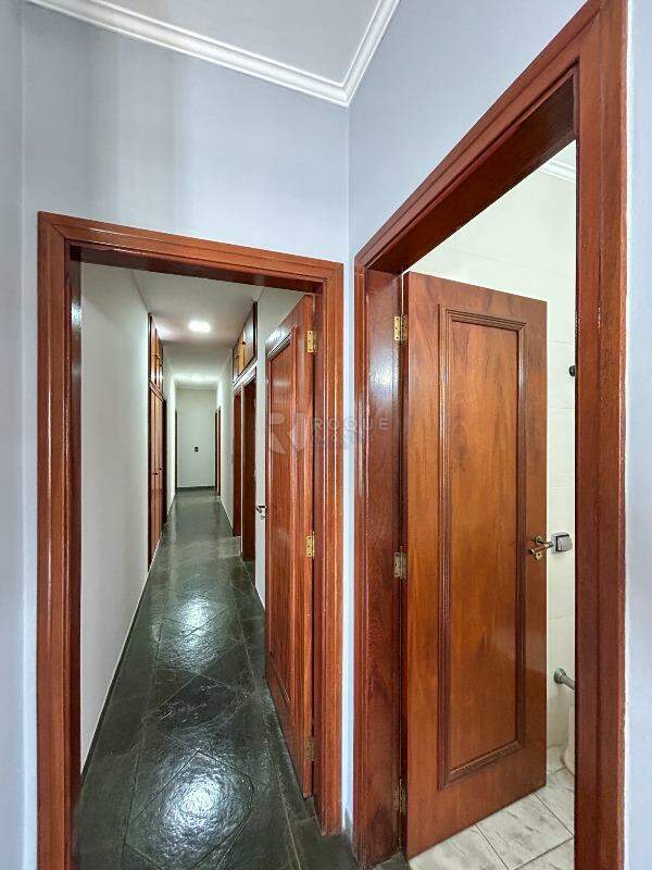 Casa em condomínio para aluguel no bairro Jardim Residencial Monsenhor Rossi: Hall