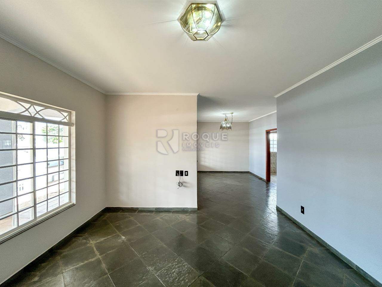Casa em condomínio para aluguel no bairro Jardim Residencial Monsenhor Rossi: Sala