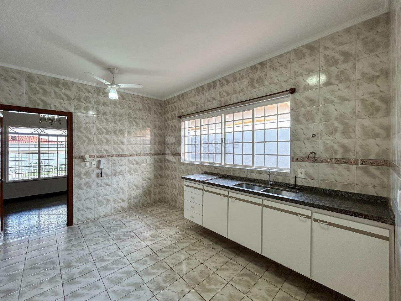 Casa em condomínio para aluguel no bairro Jardim Residencial Monsenhor Rossi: Cozinha