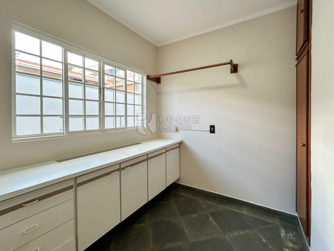 Casa em condomínio para aluguel no bairro Jardim Residencial Monsenhor Rossi: Área de serviço 2
