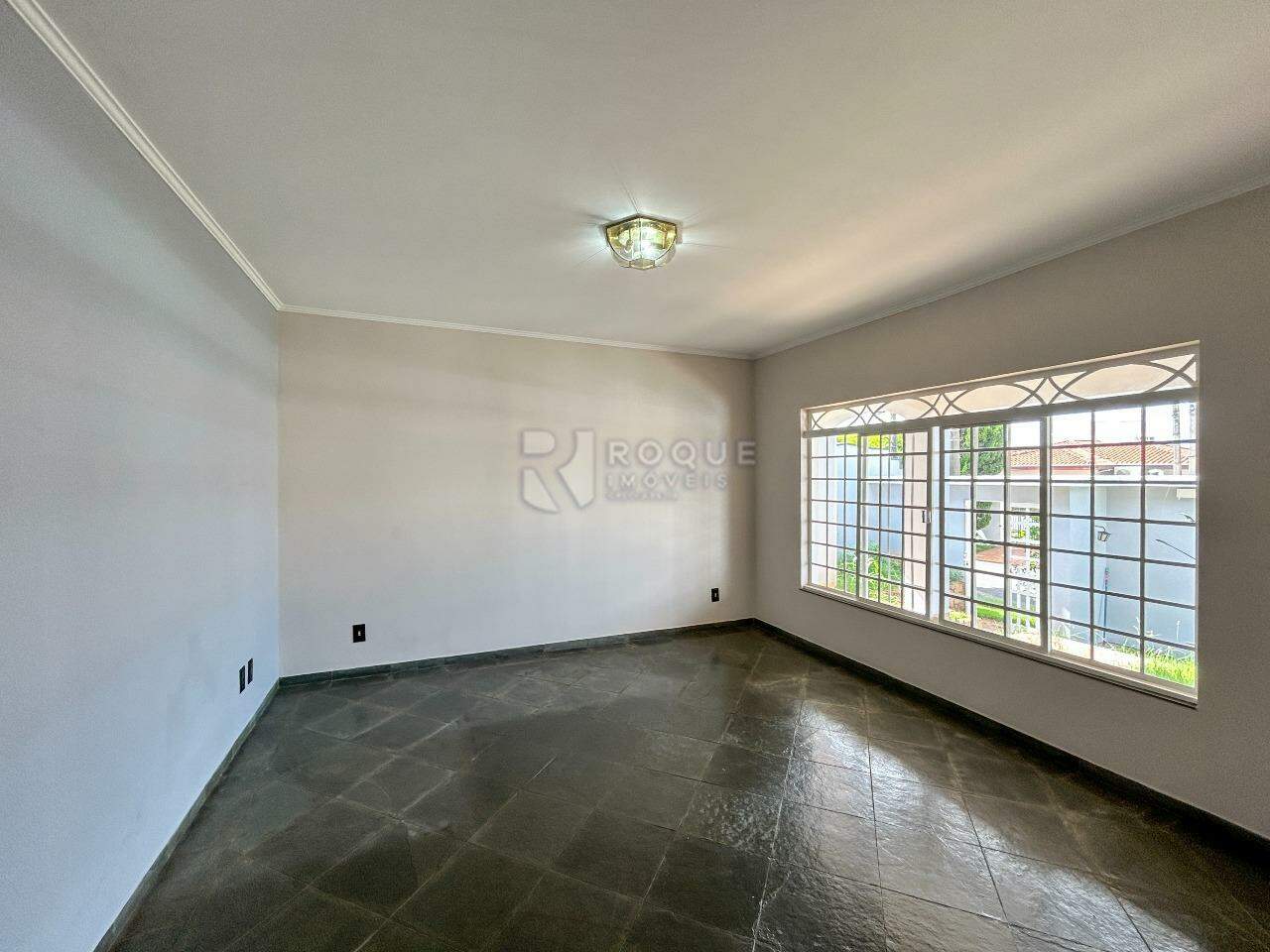 Casa em condomínio para aluguel no bairro Jardim Residencial Monsenhor Rossi: Sala