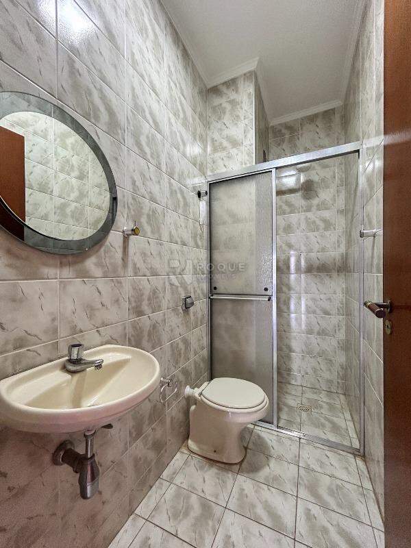 Casa em condomínio para aluguel no bairro Jardim Residencial Monsenhor Rossi: WC fundo