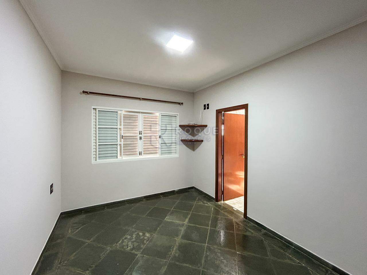 Casa em condomínio para aluguel no bairro Jardim Residencial Monsenhor Rossi: Dormitório suíte 1