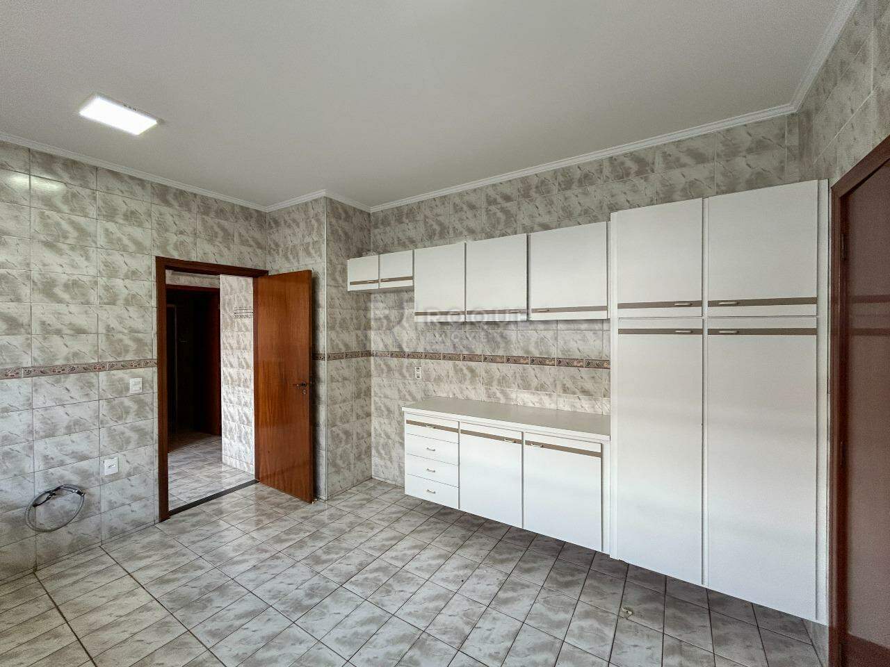 Casa em condomínio para aluguel no bairro Jardim Residencial Monsenhor Rossi: Cozinha