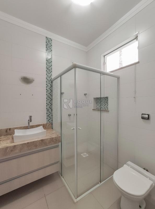 Casa em condomínio para aluguel no bairro Residencial Jardim dos Ipês: WC Suíte 2