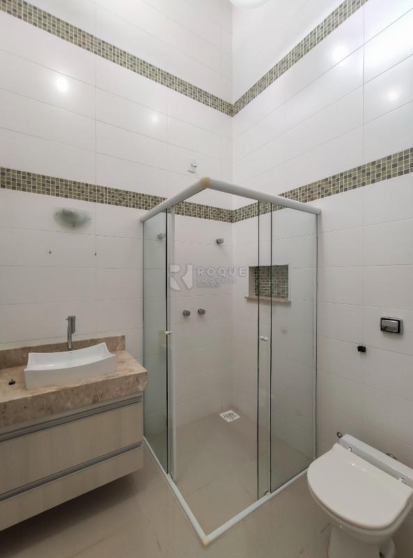 Casa em condomínio para aluguel no bairro Residencial Jardim dos Ipês: WC Suíte 1