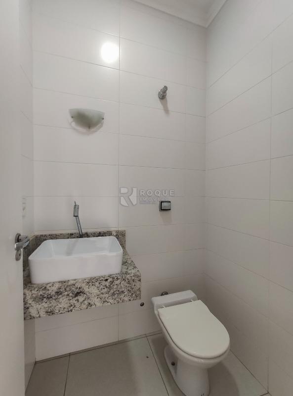 Casa em condomínio para aluguel no bairro Residencial Jardim dos Ipês: WC externo 