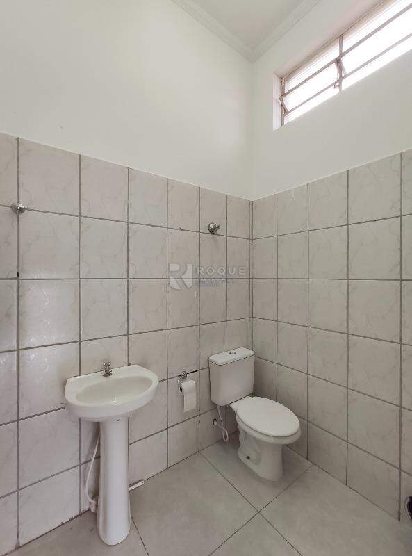 Salão para aluguel no bairro Jardim Ipanema: WC social 