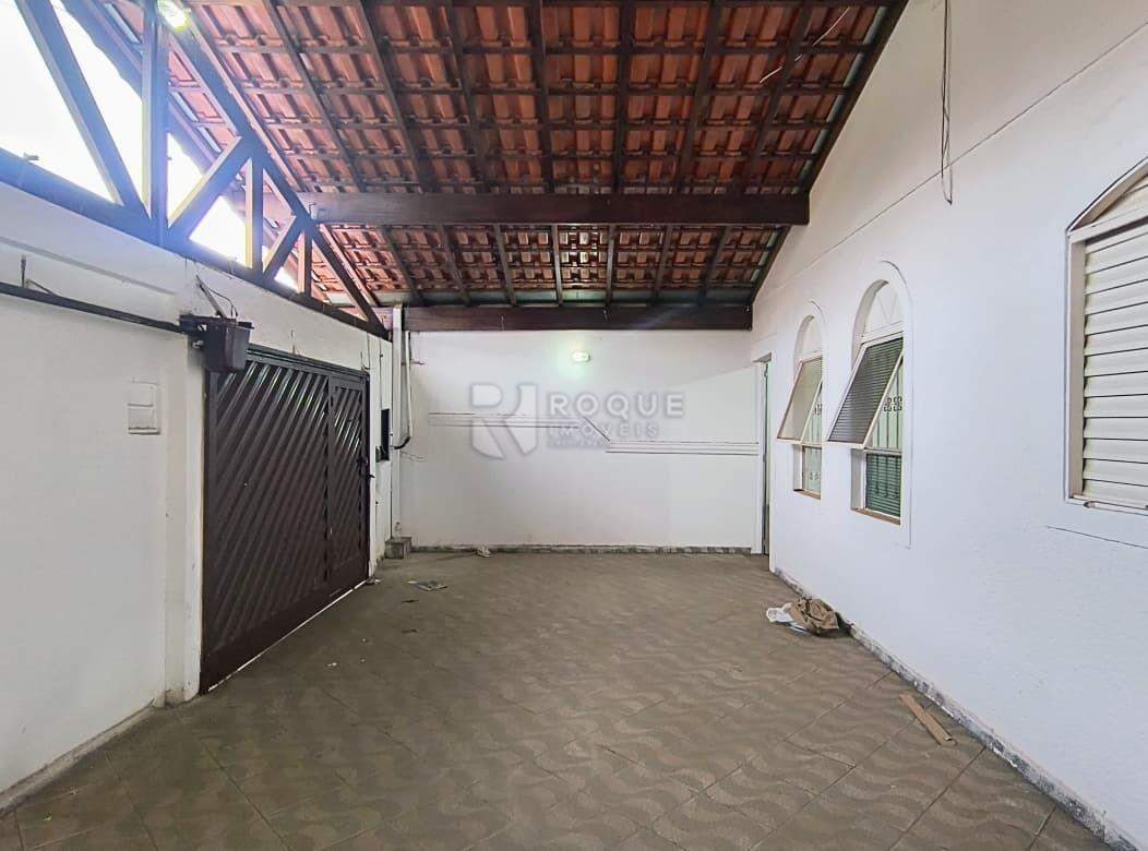 Casa Residencial para aluguel no bairro Parque Residencial Abílio Pedro: Garagem