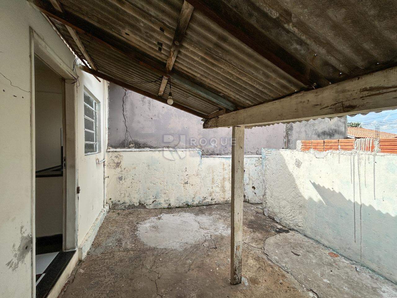 Casa Residencial para aluguel no bairro Jardim Santa Luiza: Fundos