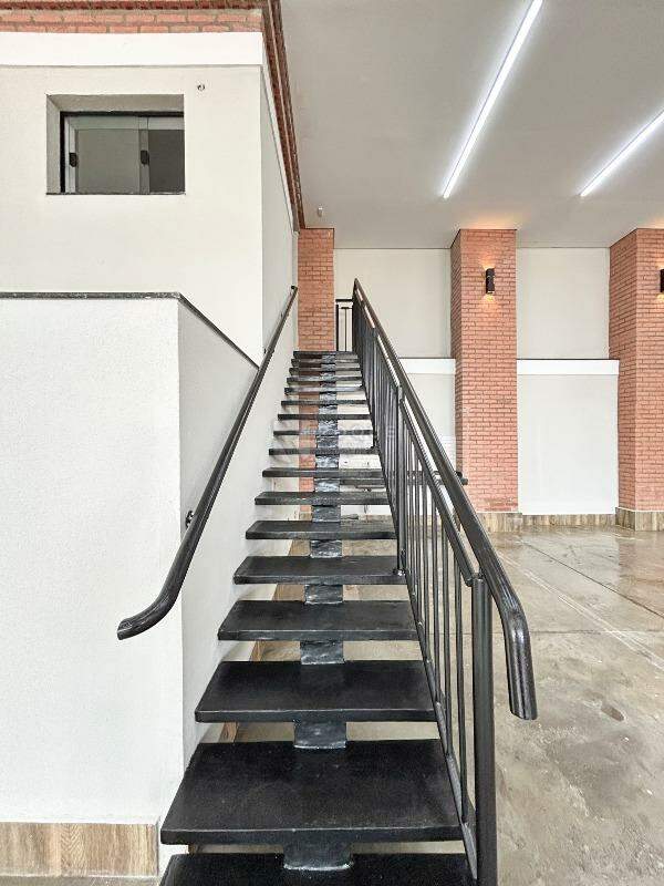 Barracão/Galpão para aluguel no bairro Centro: Acesso sala segundo andar 