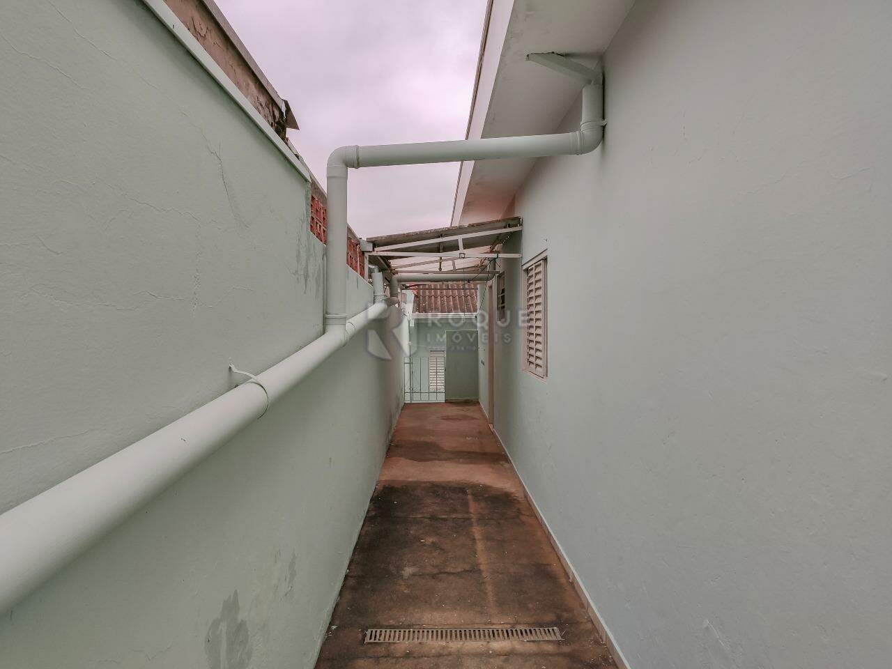 Casa Residencial para aluguel no bairro Jardim Nova Itália: Corredor de acesso 