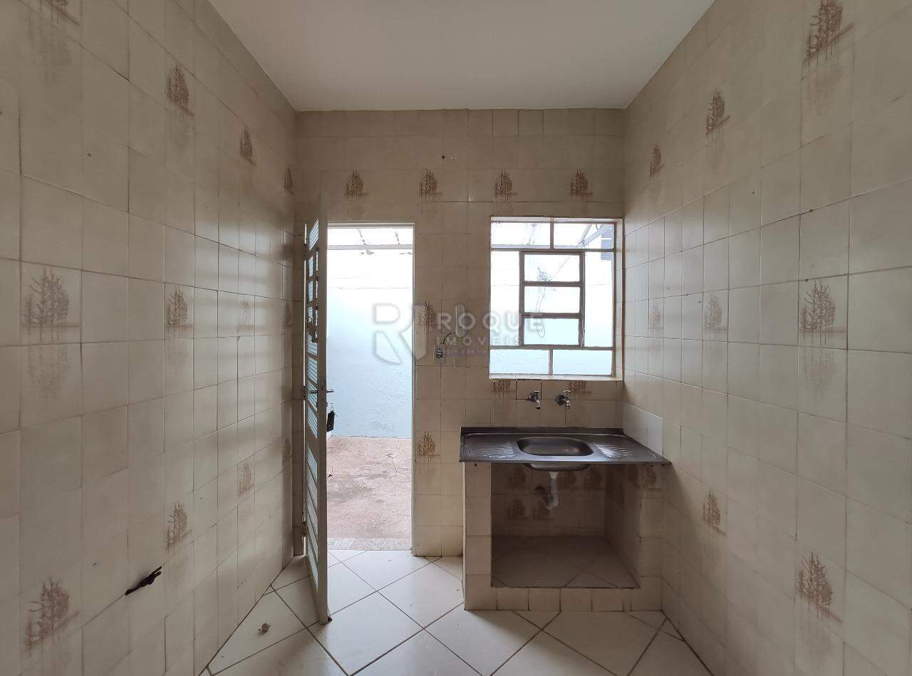 Casa Residencial para aluguel no bairro Jardim Nova Itália: Cozinha 