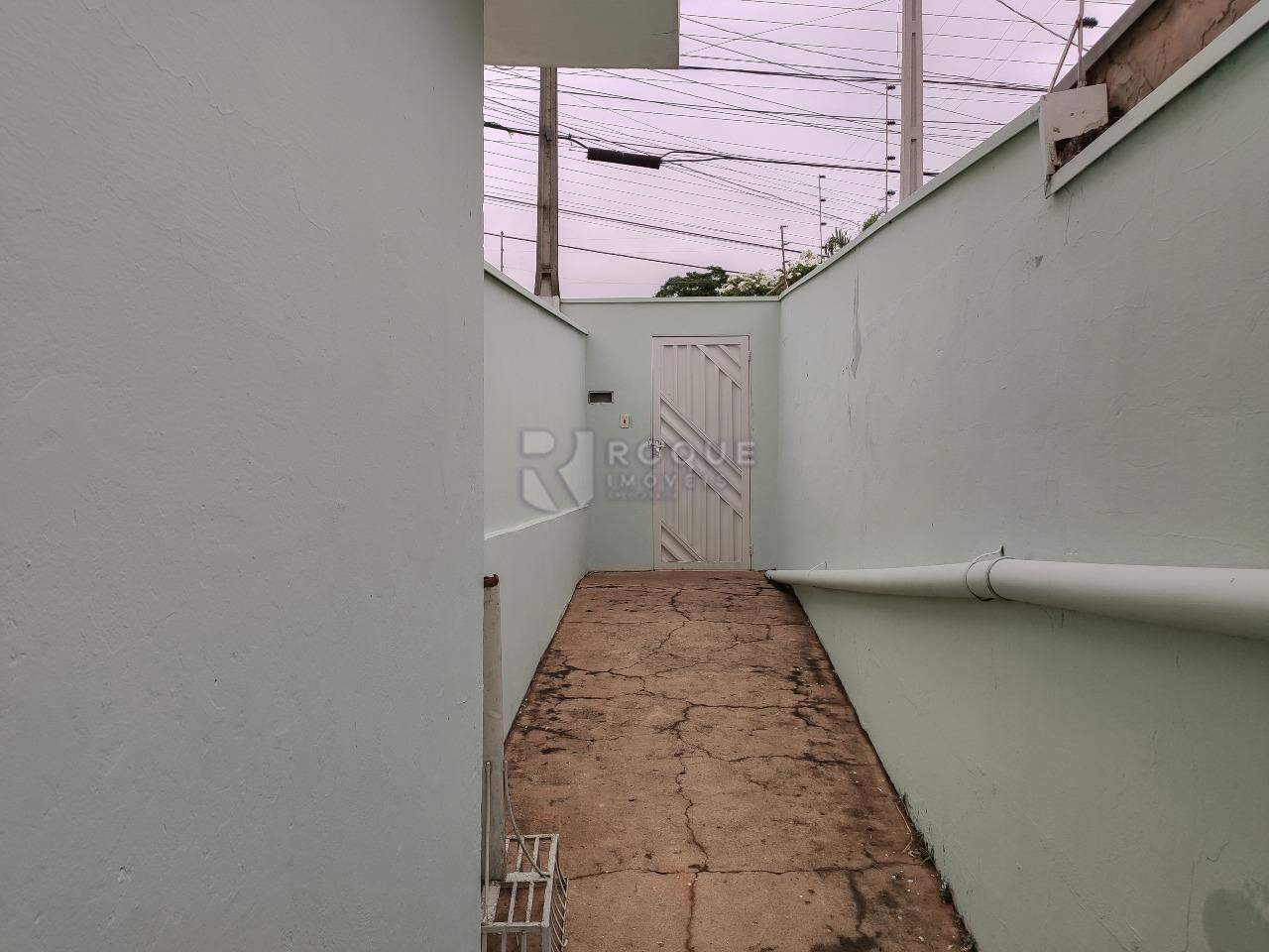 Casa Residencial para aluguel no bairro Jardim Nova Itália: Corredor de acesso 