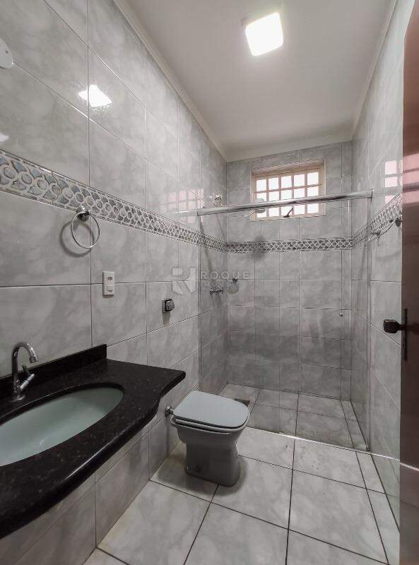 Casa Residencial para aluguel no bairro Centro: WC 