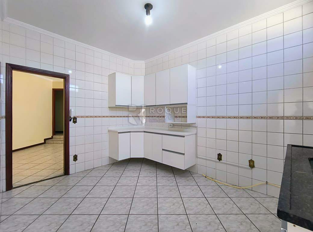 Casa Residencial para aluguel no bairro Jardim Mediterrâneo: Cozinha 