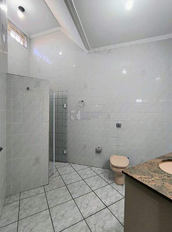 Casa Residencial para aluguel no bairro Jardim Mediterrâneo: Wc social