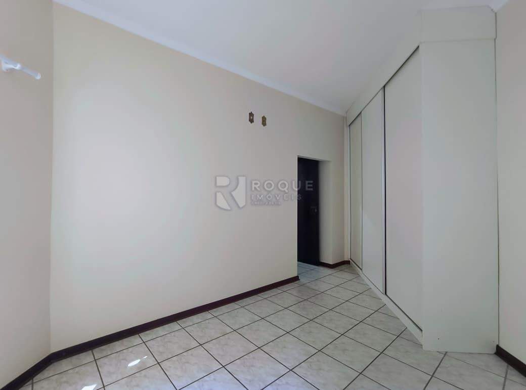 Casa Residencial para aluguel no bairro Jardim Mediterrâneo: Dormitório  03 suíte