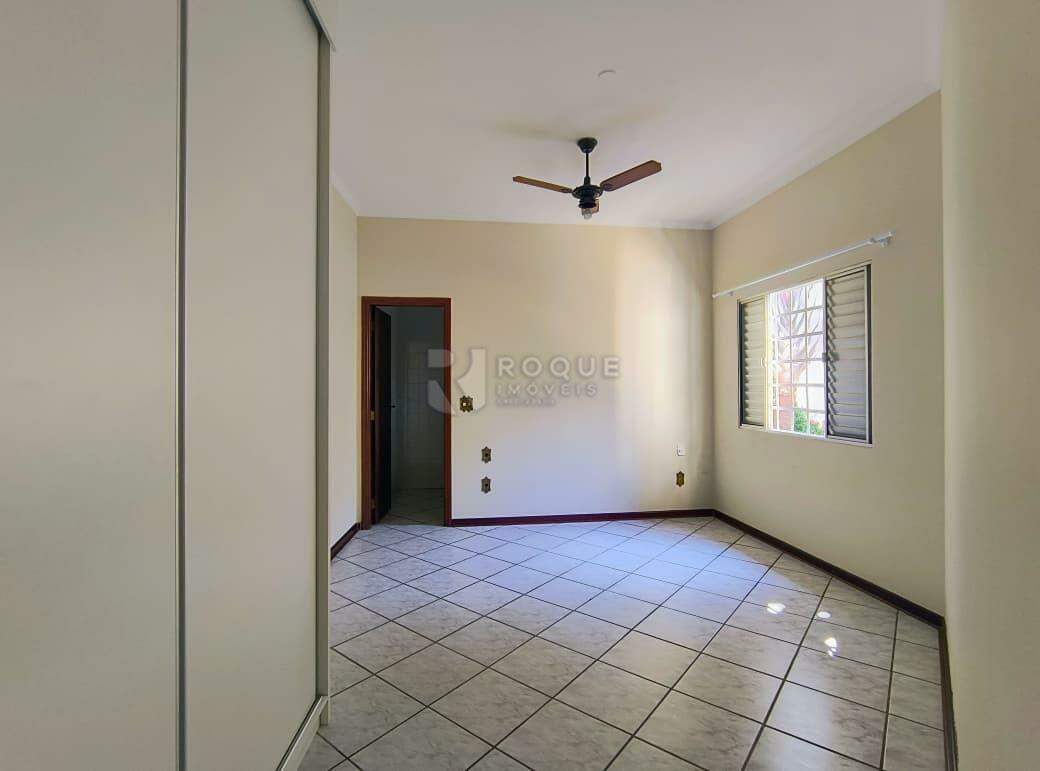 Casa Residencial para aluguel no bairro Jardim Mediterrâneo: Dormitório 03 suíte