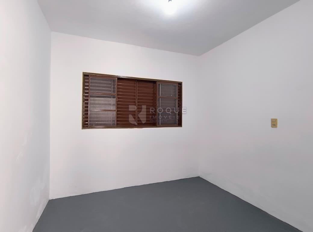 Casa com salão para aluguel no bairro Vila Queiroz: Dormitório 02