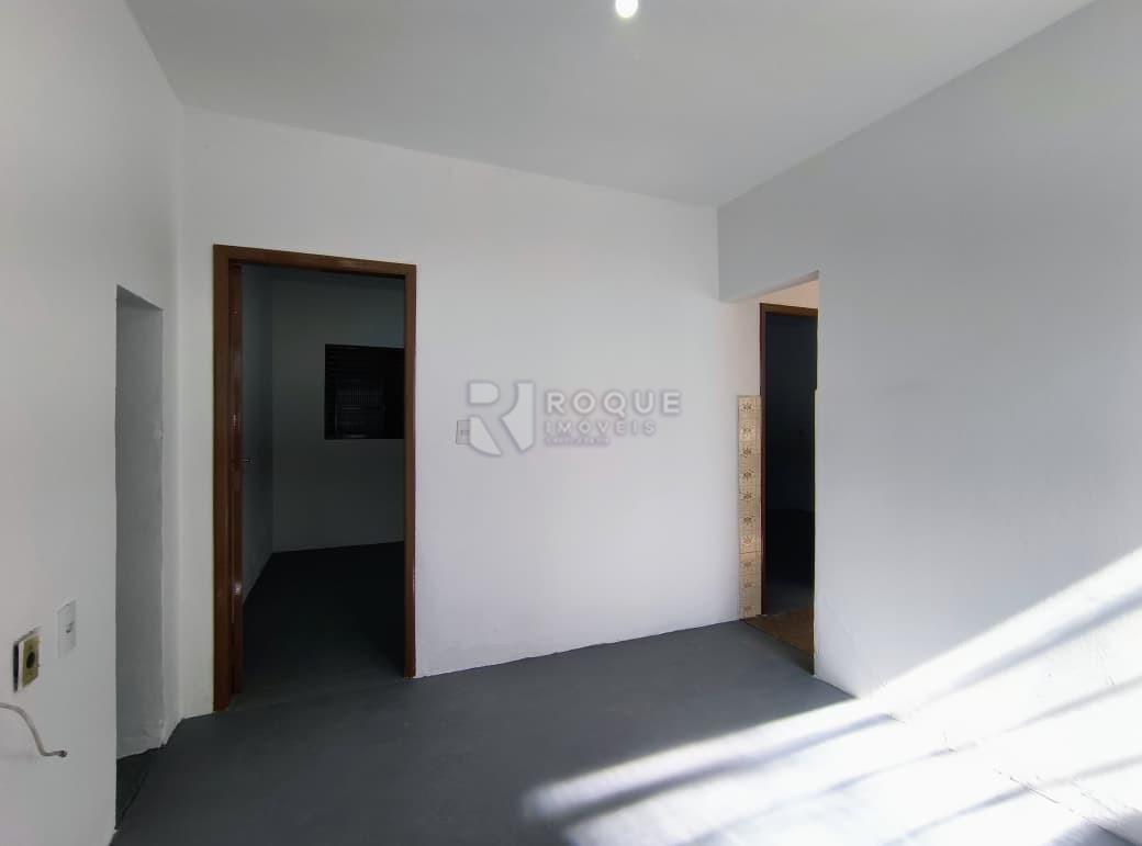Casa com salão para aluguel no bairro Vila Queiroz: Sala