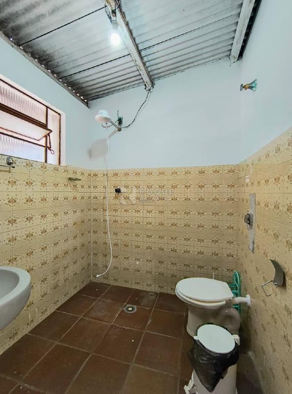 Casa com salão para aluguel no bairro Vila Queiroz: Wc social 