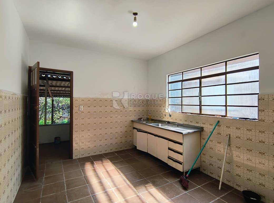 Casa com salão para aluguel no bairro Vila Queiroz: Cozinha 