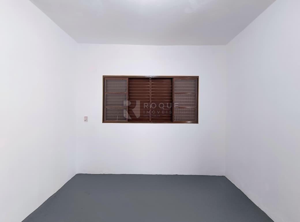 Casa com salão para aluguel no bairro Vila Queiroz: Dormitório 01
