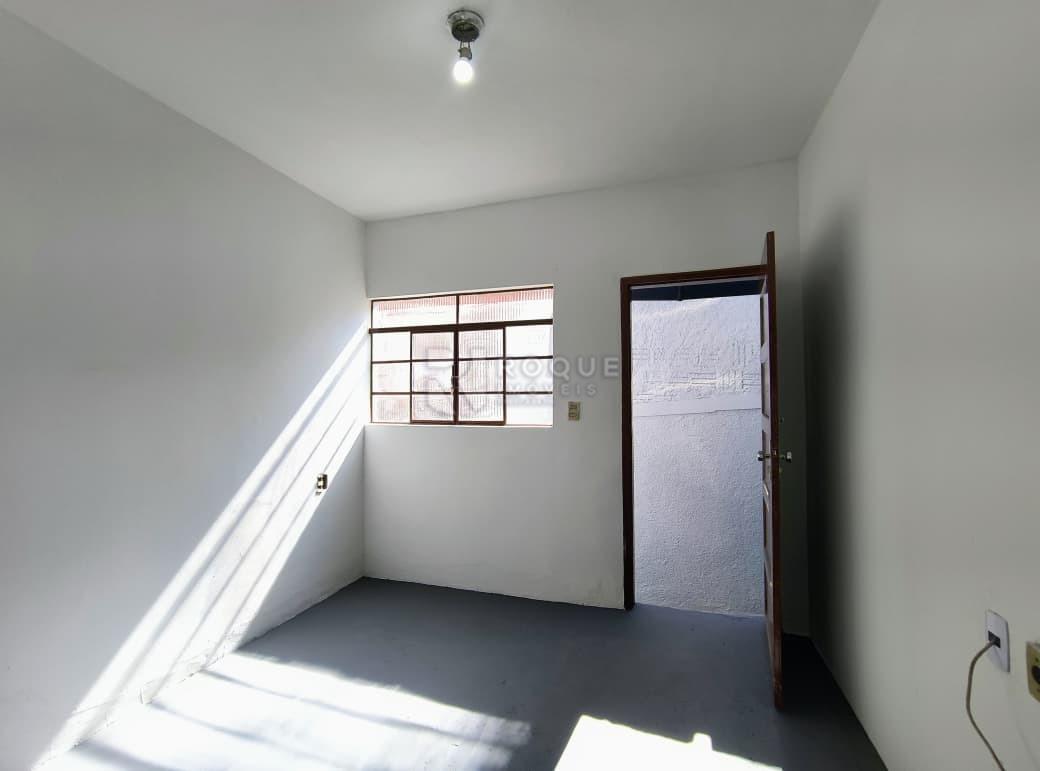 Casa com salão para aluguel no bairro Vila Queiroz: Sala