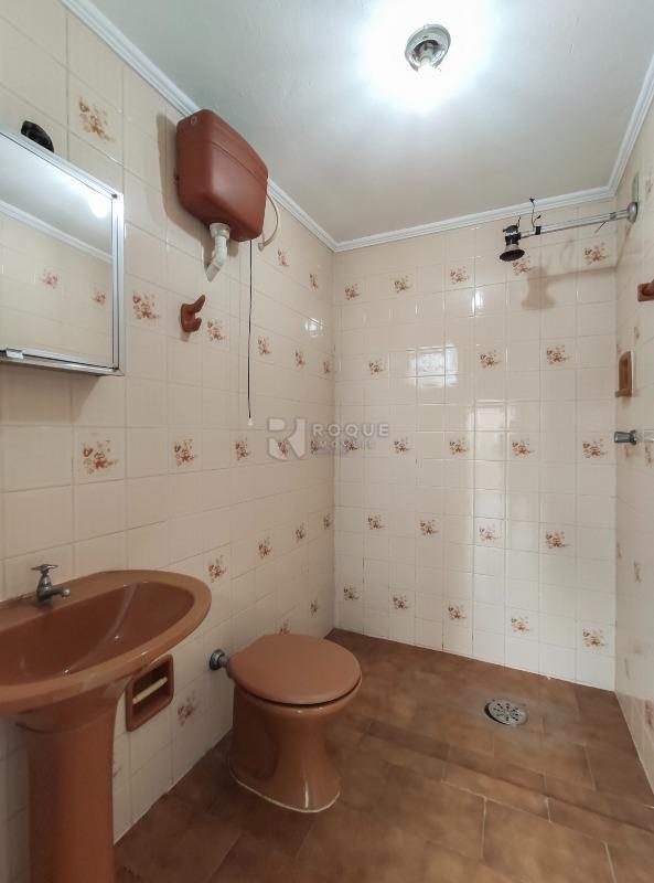 Casa Residencial para aluguel no bairro Parque Real: WC fundo  