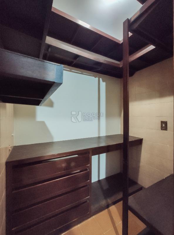 Casa Residencial para aluguel no bairro Parque Real: Closet suíte 