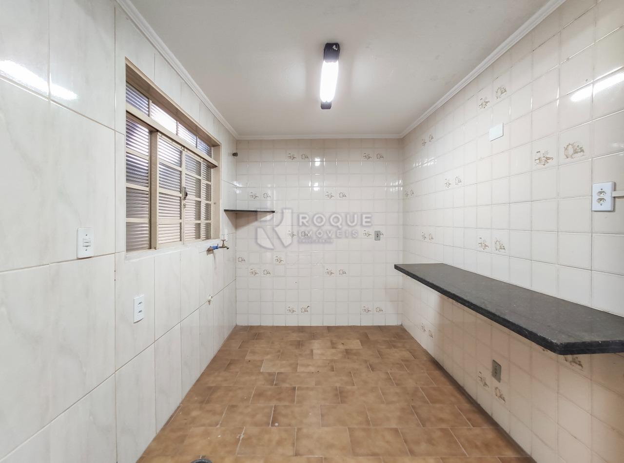 Casa Residencial para aluguel no bairro Parque Real: Despensa fundo 