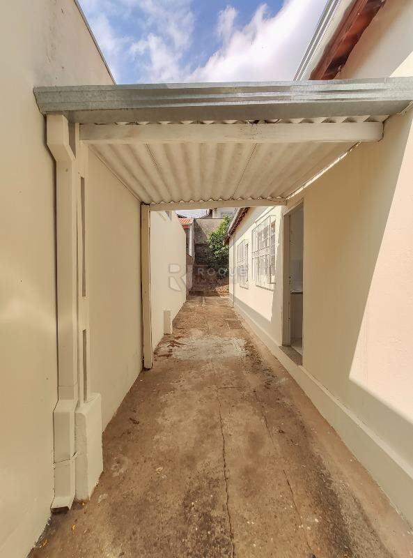 Casa Residencial para aluguel no bairro Vila Rocha: Corredor 