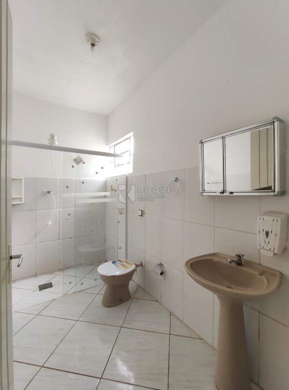 Casa Residencial para aluguel no bairro Vila Rocha: WC social 