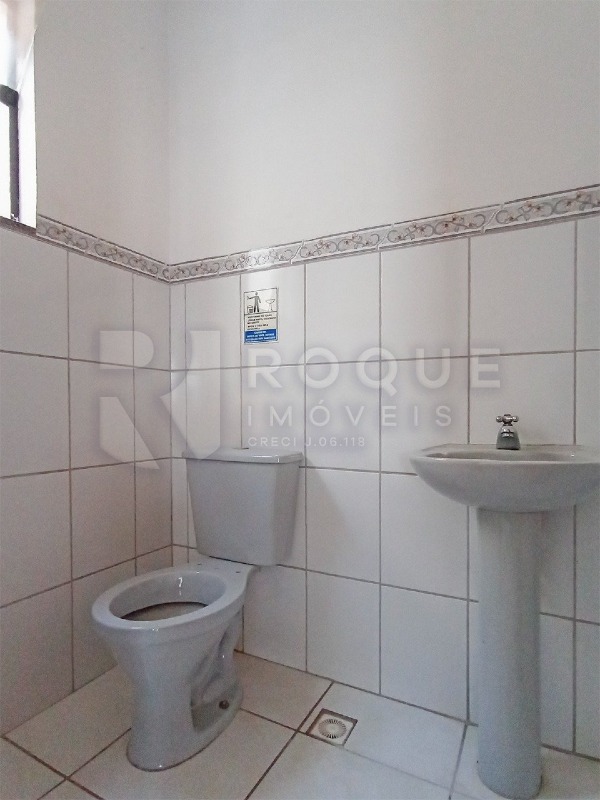 Salas/Conjuntos para aluguel no bairro Centro: WC 2