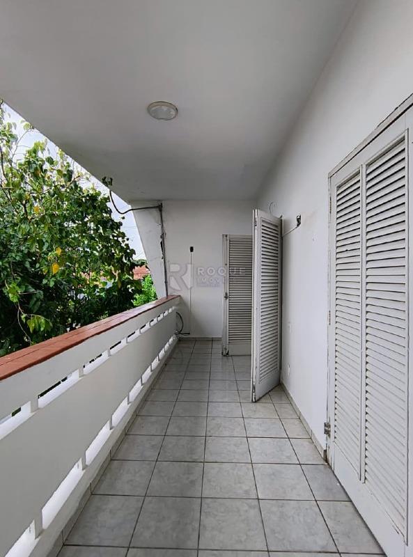 Casa Comercial para aluguel no bairro Centro: Sacada