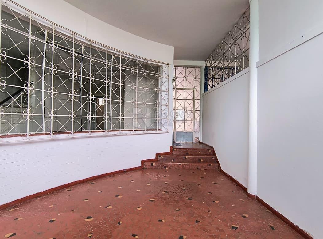 Casa Comercial para aluguel no bairro Centro: Garagem