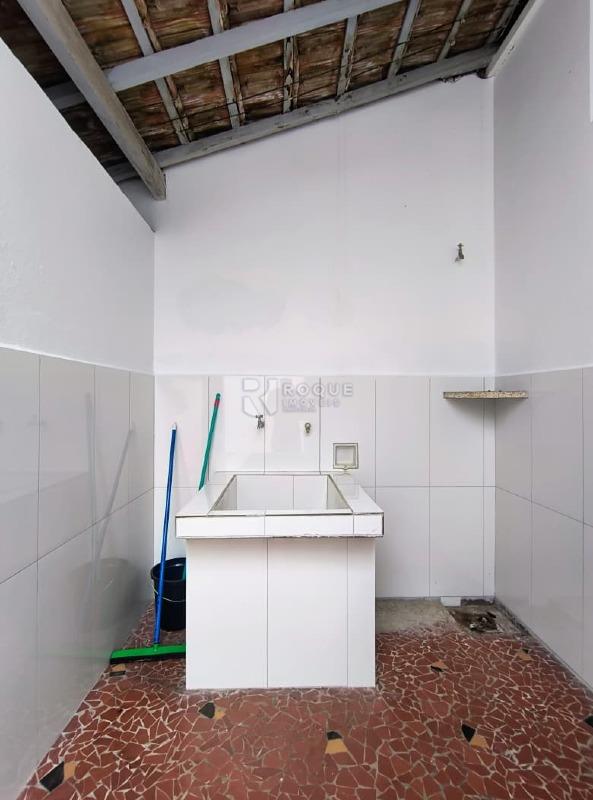 Casa Comercial para aluguel no bairro Centro: Área de serviço