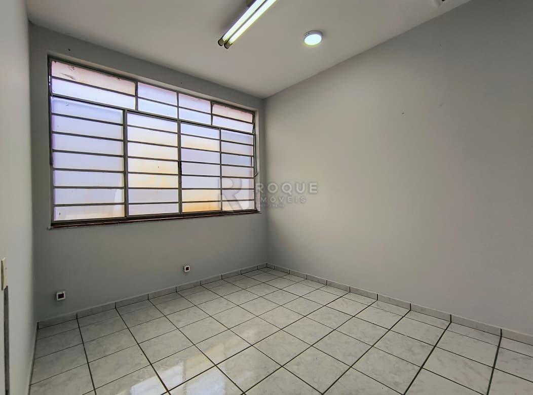 Casa Comercial para aluguel no bairro Centro: Dormitório 04