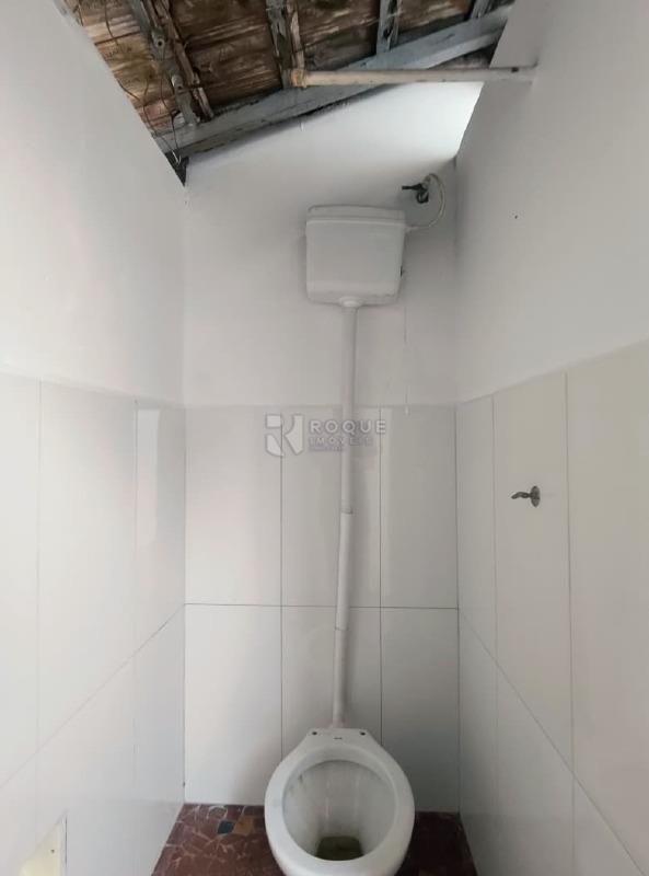Casa Comercial para aluguel no bairro Centro: WC serviço