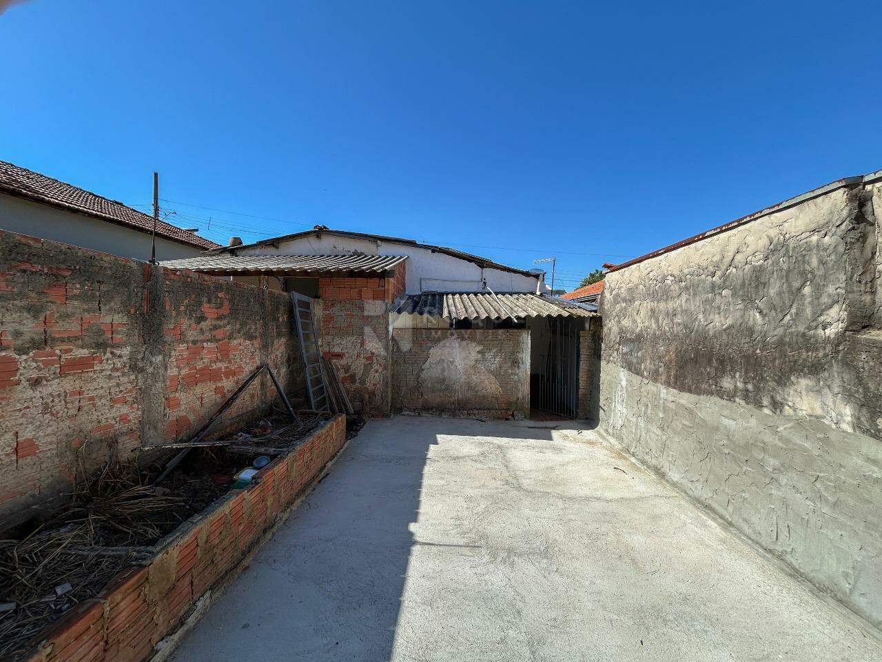 Casa Residencial para aluguel no bairro Jardim Hortência: Fundo 