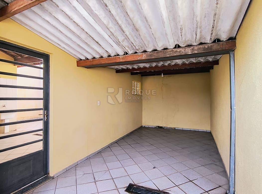 Casa Residencial para aluguel no bairro Vila Cristovam: Garagem