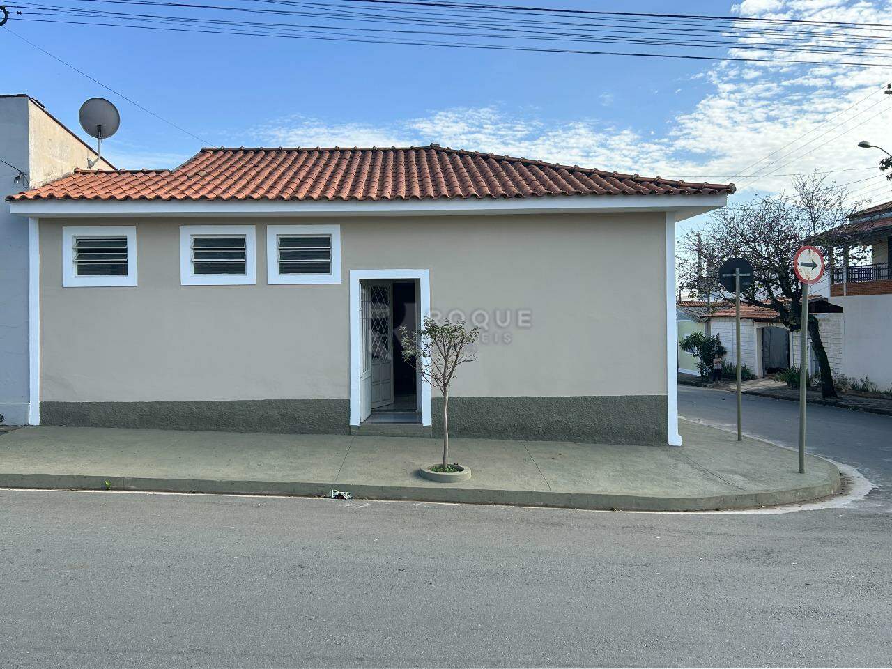Casa Residencial para aluguel no bairro Vila Paulista: Fachada