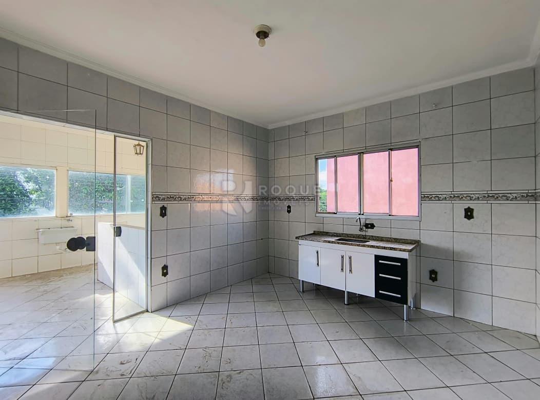 Casa com salão para aluguel no bairro Jardim da Graminha: Cozinha 