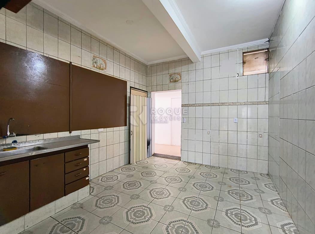Casa com salão para aluguel no bairro Jardim da Graminha: Cozinha 