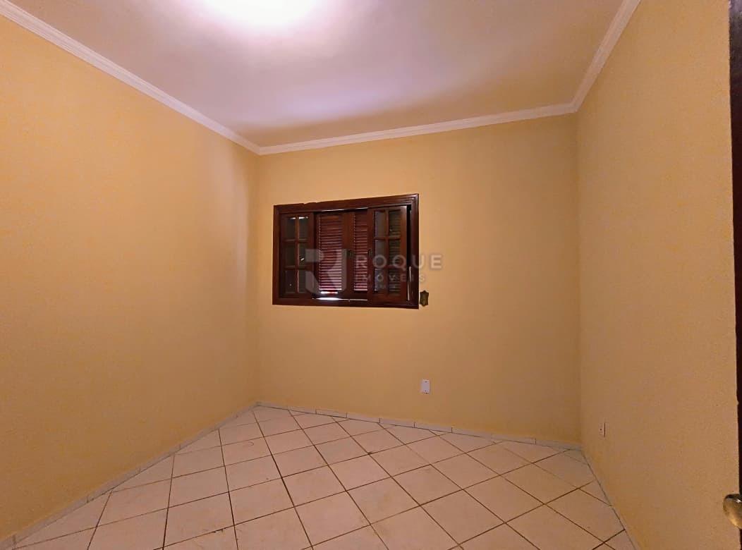 Casa com salão para aluguel no bairro Jardim da Graminha: Dormitório 02